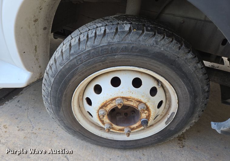 image for item NQ9191 2018 Ford Transit 350 shuttle bus