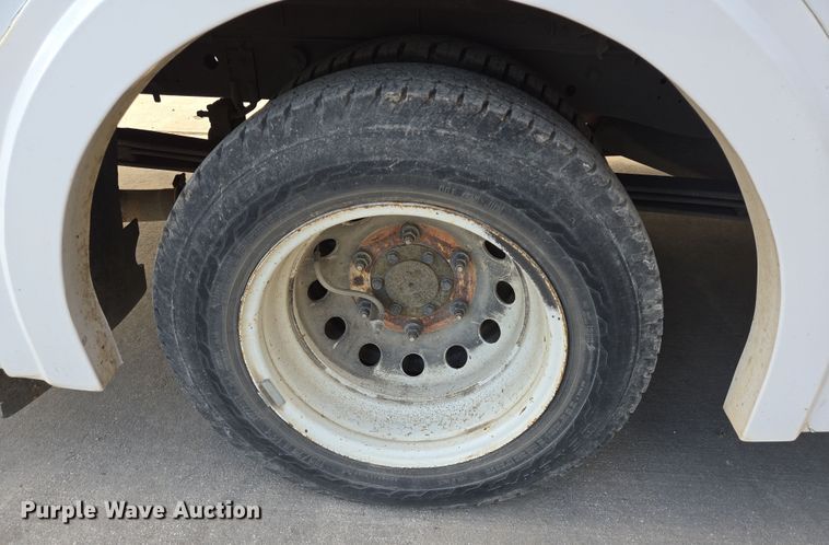 image for item NQ9191 2018 Ford Transit 350 shuttle bus