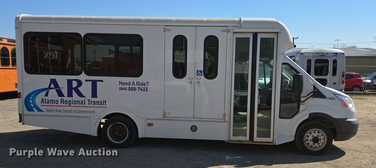 image for item NQ9192 2018 Glaval Ford Transit 350 shuttle bus