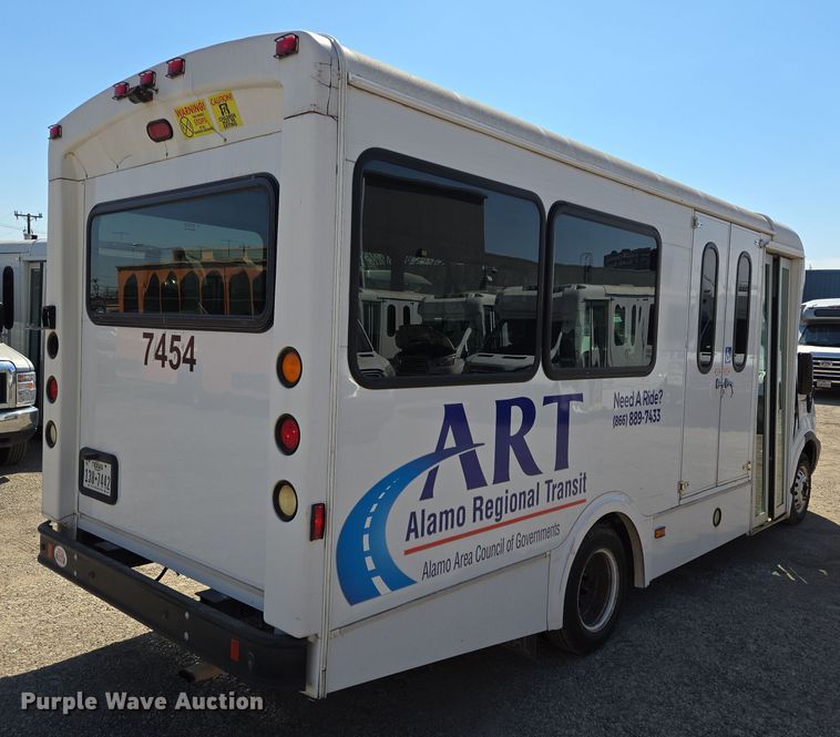 image for item NQ9192 2018 Glaval Ford Transit 350 shuttle bus