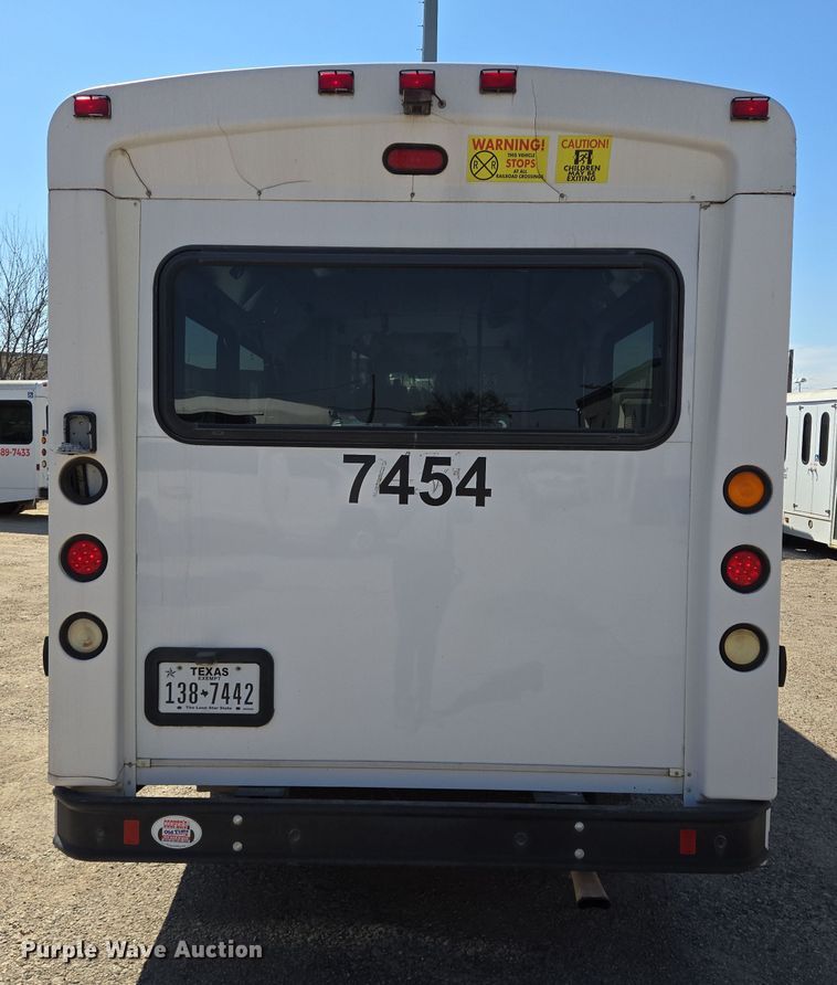 image for item NQ9192 2018 Glaval Ford Transit 350 shuttle bus