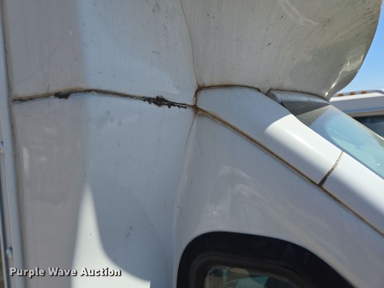 image for item NQ9192 2018 Glaval Ford Transit 350 shuttle bus