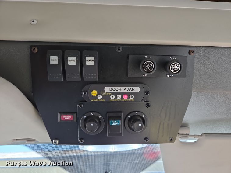 image for item NQ9192 2018 Glaval Ford Transit 350 shuttle bus