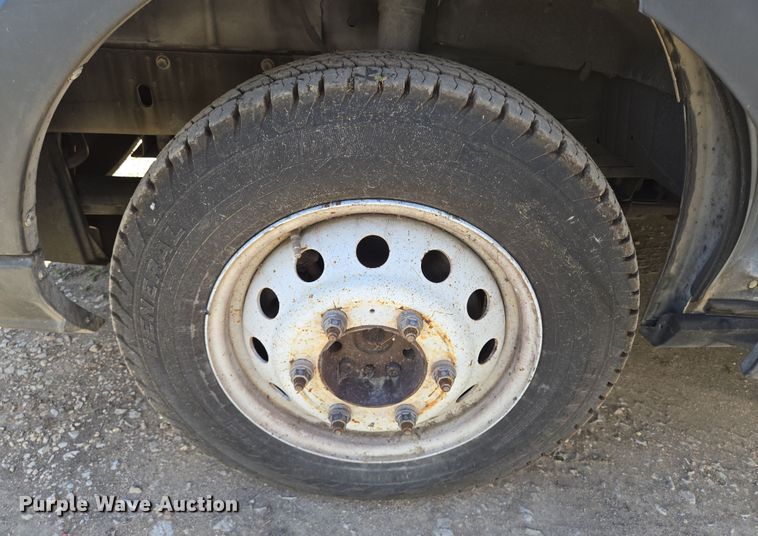 image for item NQ9192 2018 Glaval Ford Transit 350 shuttle bus