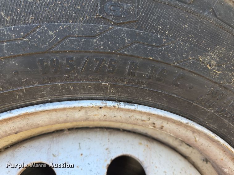 image for item NQ9192 2018 Glaval Ford Transit 350 shuttle bus