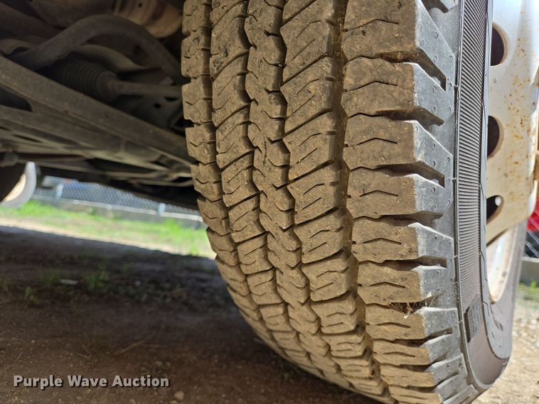 image for item NQ9192 2018 Glaval Ford Transit 350 shuttle bus