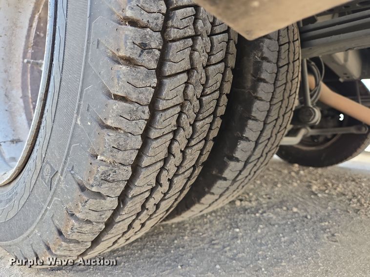 image for item NQ9192 2018 Glaval Ford Transit 350 shuttle bus