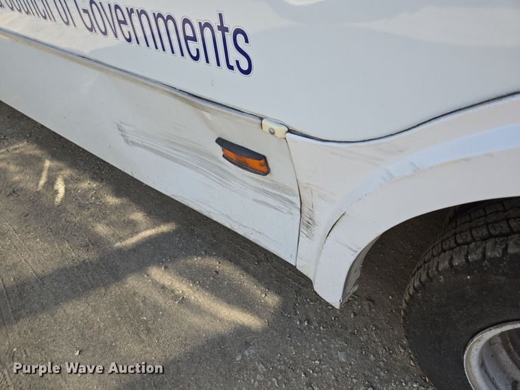 image for item NQ9192 2018 Glaval Ford Transit 350 shuttle bus