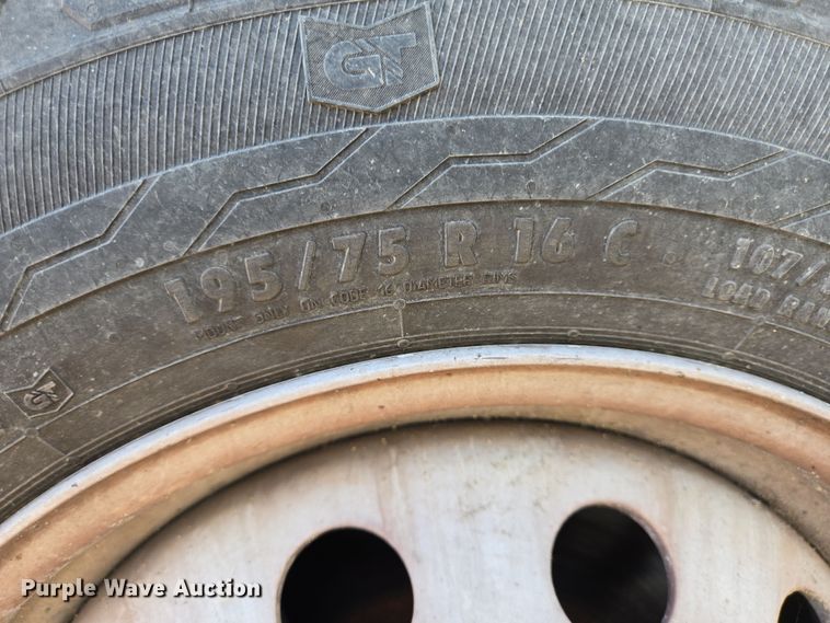 image for item NQ9193 2018 Glaval Ford Transit 350 shuttle bus