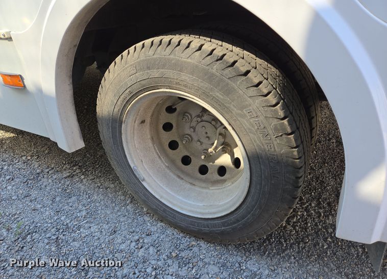 image for item NQ9193 2018 Glaval Ford Transit 350 shuttle bus