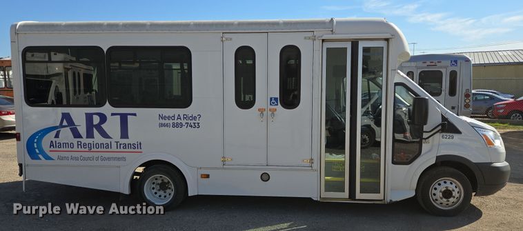 image for item NQ9194 2018 Glaval Ford Transit 350 shuttle bus