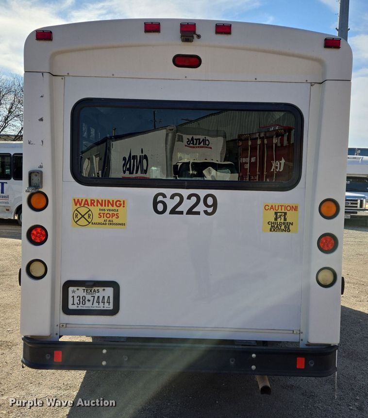 image for item NQ9194 2018 Glaval Ford Transit 350 shuttle bus