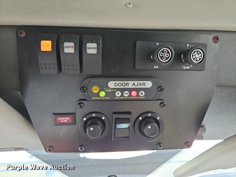 image for item NQ9194 2018 Glaval Ford Transit 350 shuttle bus