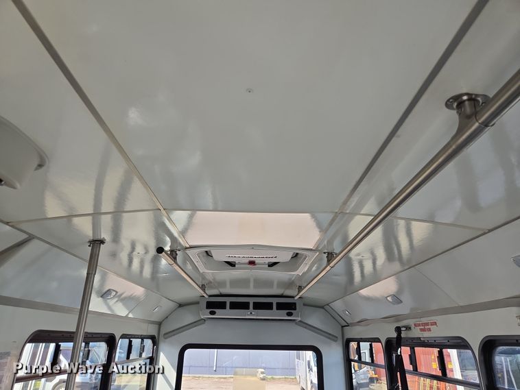 image for item NQ9194 2018 Glaval Ford Transit 350 shuttle bus