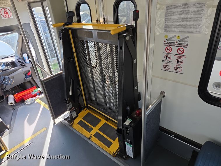 image for item NQ9194 2018 Glaval Ford Transit 350 shuttle bus