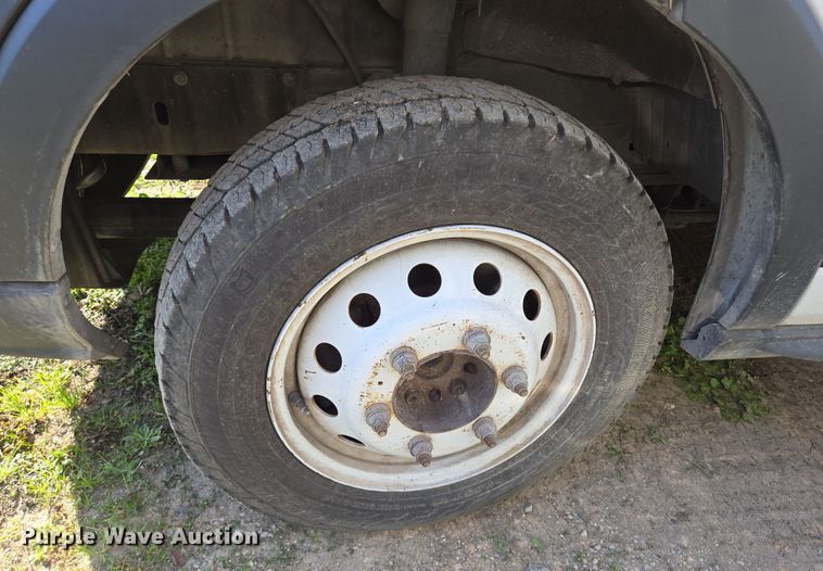 image for item NQ9194 2018 Glaval Ford Transit 350 shuttle bus