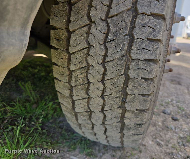 image for item NQ9194 2018 Glaval Ford Transit 350 shuttle bus