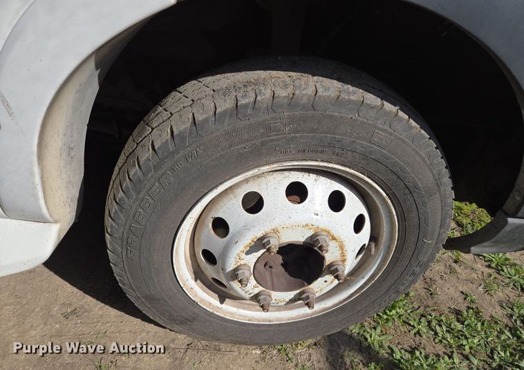 image for item NQ9194 2018 Glaval Ford Transit 350 shuttle bus