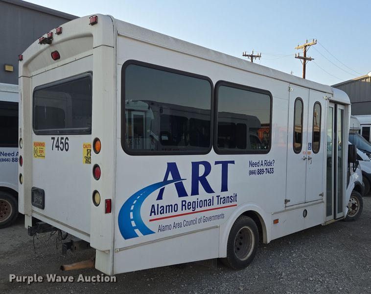 image for item NQ9195 2018 Glaval Ford Transit 350HD shuttle bus