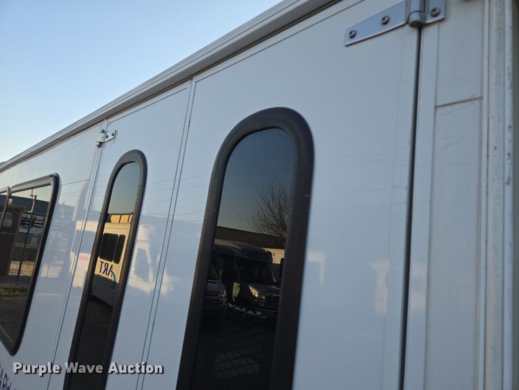 image for item NQ9195 2018 Glaval Ford Transit 350HD shuttle bus