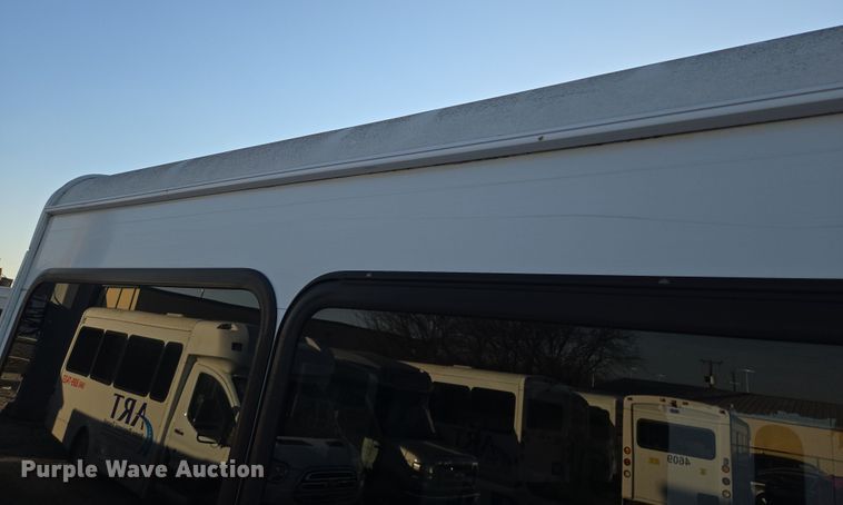 image for item NQ9195 2018 Glaval Ford Transit 350HD shuttle bus