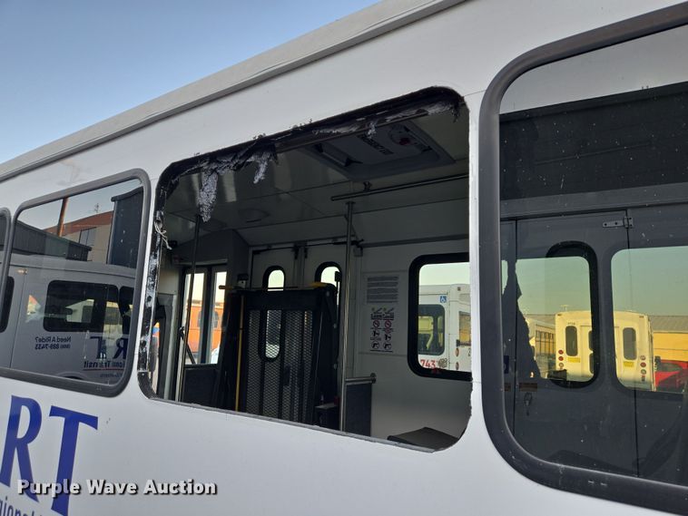 image for item NQ9195 2018 Glaval Ford Transit 350HD shuttle bus