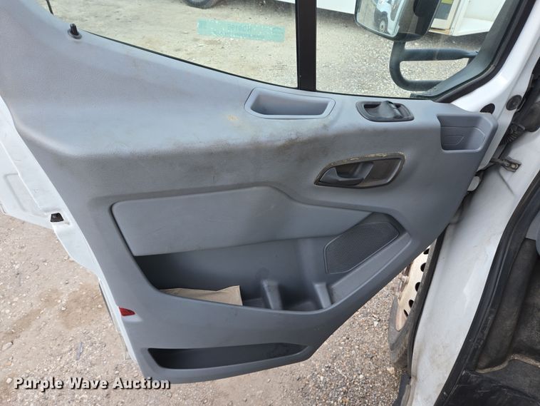 image for item NQ9195 2018 Glaval Ford Transit 350HD shuttle bus