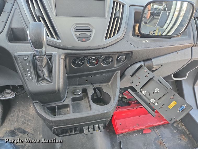 image for item NQ9195 2018 Glaval Ford Transit 350HD shuttle bus