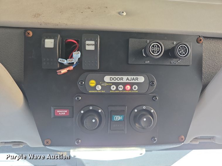 image for item NQ9195 2018 Glaval Ford Transit 350HD shuttle bus