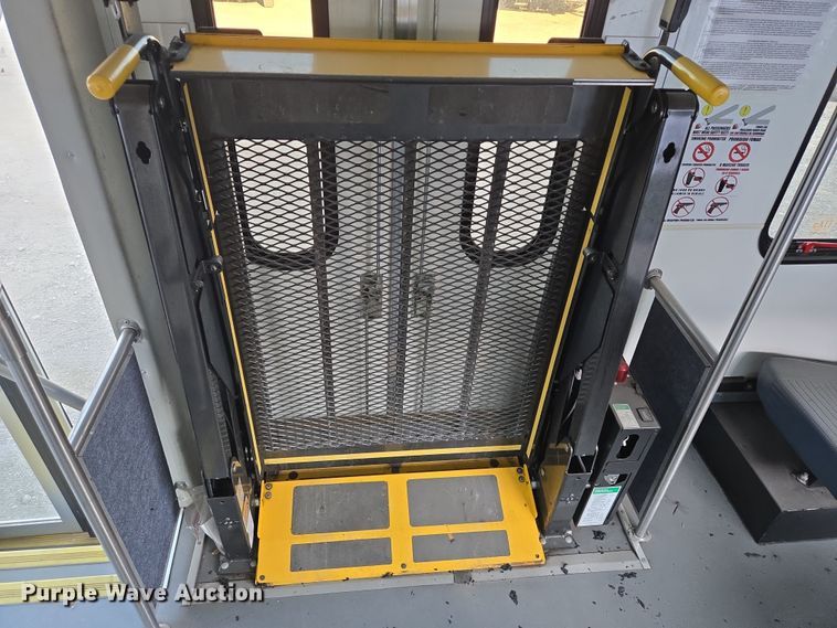 image for item NQ9195 2018 Glaval Ford Transit 350HD shuttle bus