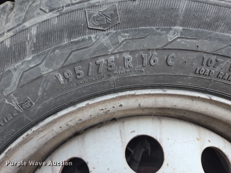 image for item NQ9195 2018 Glaval Ford Transit 350HD shuttle bus