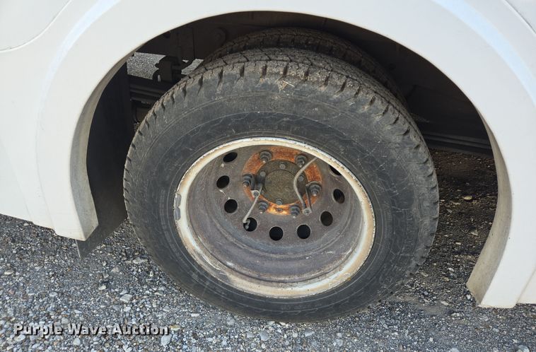 image for item NQ9195 2018 Glaval Ford Transit 350HD shuttle bus