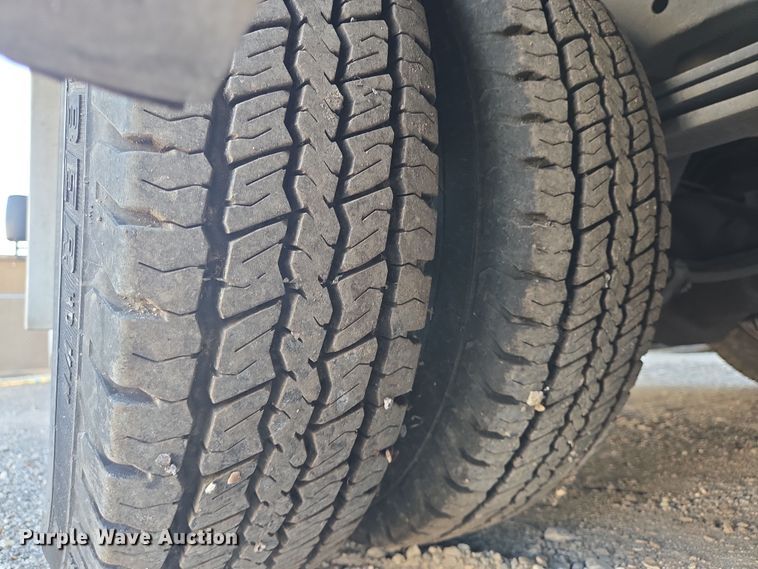 image for item NQ9195 2018 Glaval Ford Transit 350HD shuttle bus