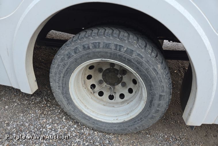 image for item NQ9195 2018 Glaval Ford Transit 350HD shuttle bus