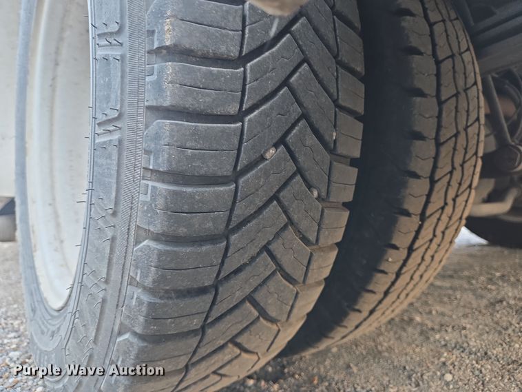 image for item NQ9195 2018 Glaval Ford Transit 350HD shuttle bus