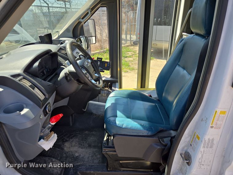 image for item NQ9196 2018 Glaval Ford Transit 350 shuttle bus