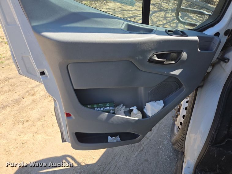 image for item NQ9196 2018 Glaval Ford Transit 350 shuttle bus