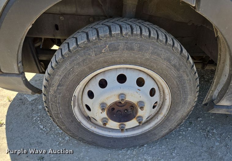 image for item NQ9196 2018 Glaval Ford Transit 350 shuttle bus