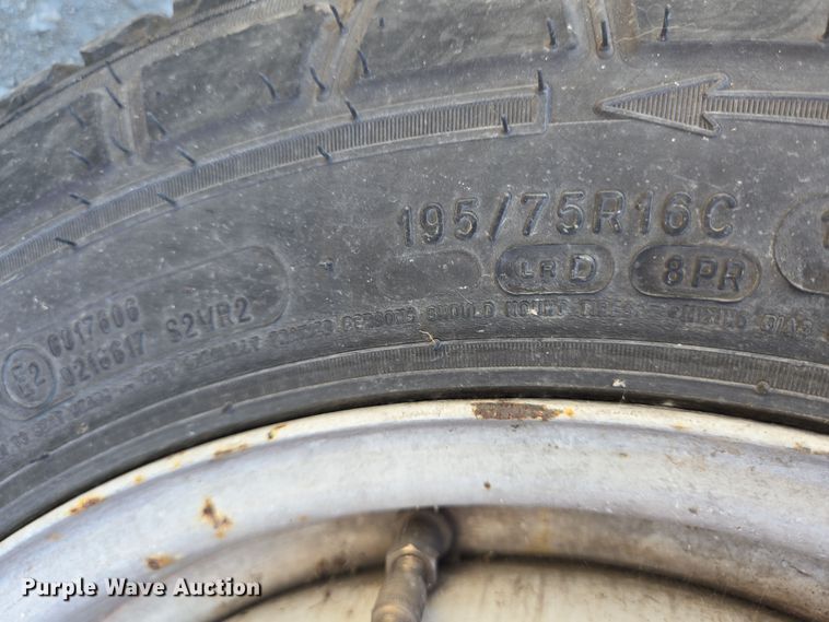 image for item NQ9196 2018 Glaval Ford Transit 350 shuttle bus