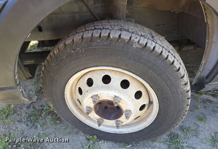 image for item NQ9197 2018 Ford Transit 350 shuttle bus