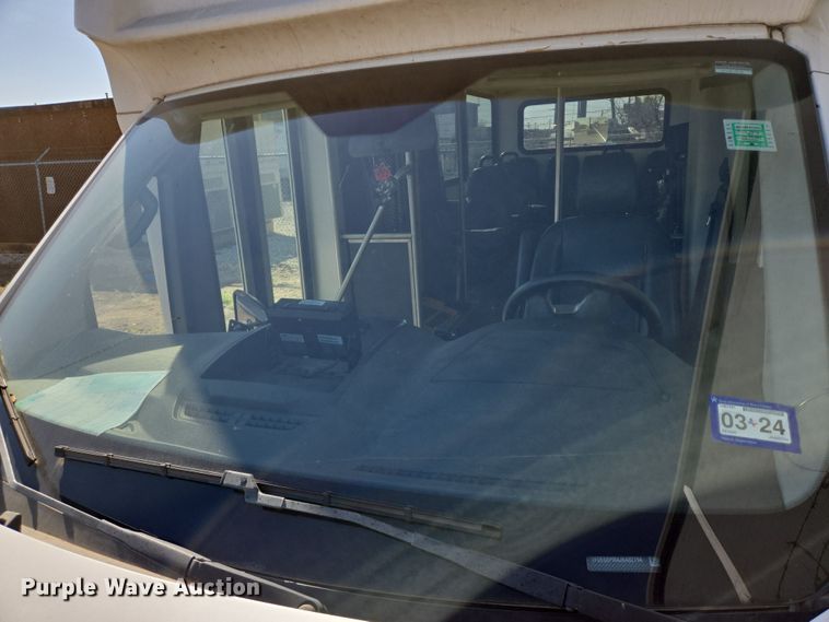 image for item NQ9198 2018 Glaval Ford Transit 350 shuttle bus