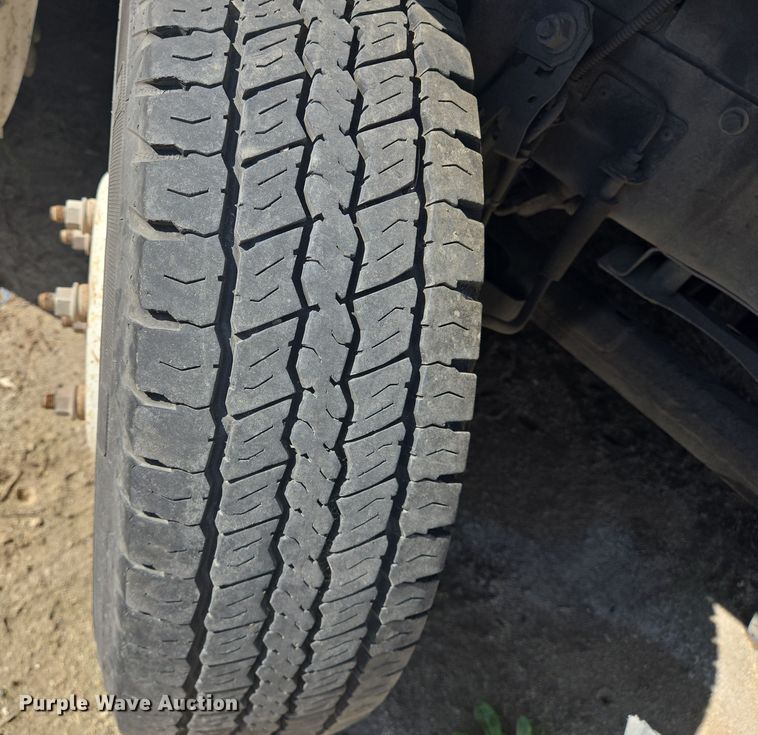 image for item NQ9198 2018 Glaval Ford Transit 350 shuttle bus