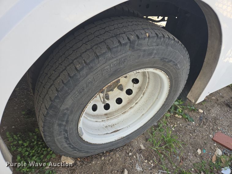 image for item NQ9198 2018 Glaval Ford Transit 350 shuttle bus