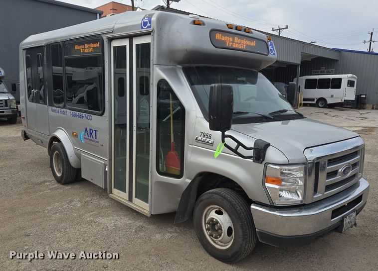 image for item NQ9200 2014 Eldorado Ford E350 shuttle bus