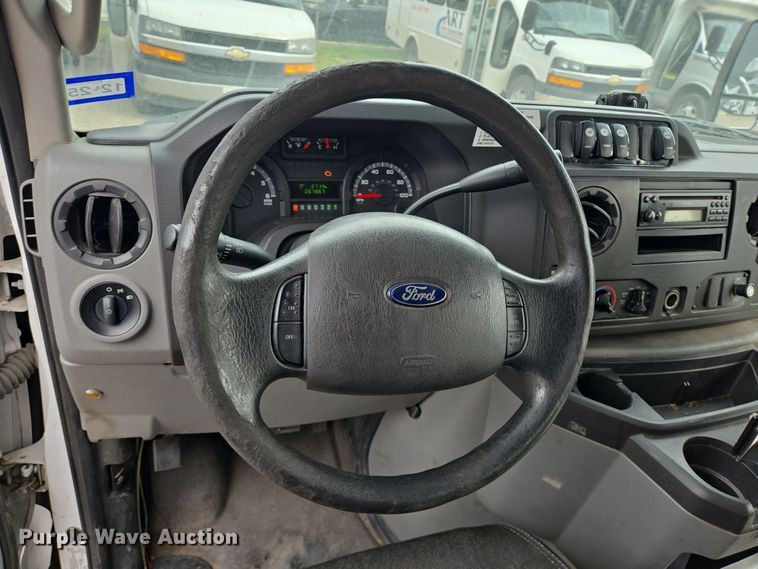 image for item NQ9200 2014 Eldorado Ford E350 shuttle bus