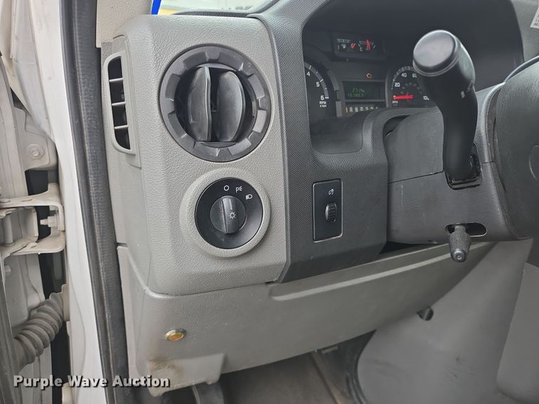 image for item NQ9200 2014 Eldorado Ford E350 shuttle bus