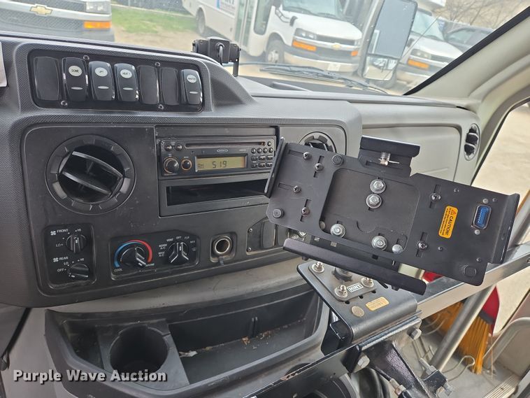 image for item NQ9200 2014 Eldorado Ford E350 shuttle bus