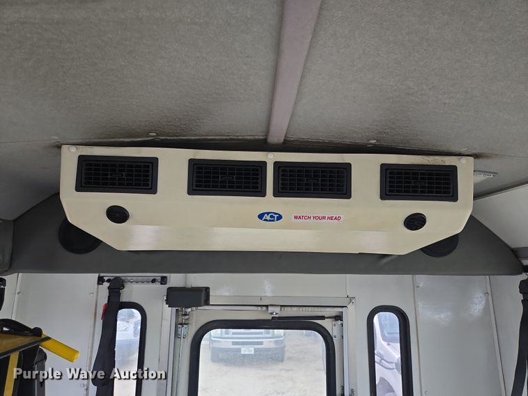 image for item NQ9200 2014 Eldorado Ford E350 shuttle bus