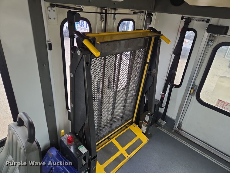 image for item NQ9200 2014 Eldorado Ford E350 shuttle bus