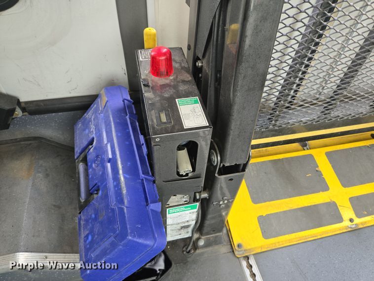 image for item NQ9200 2014 Eldorado Ford E350 shuttle bus